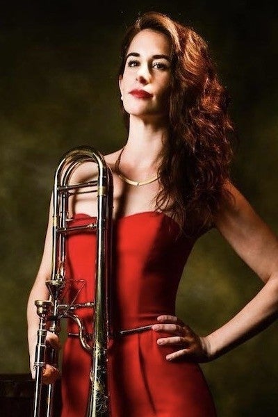 Alexis Smith headshot 400x600