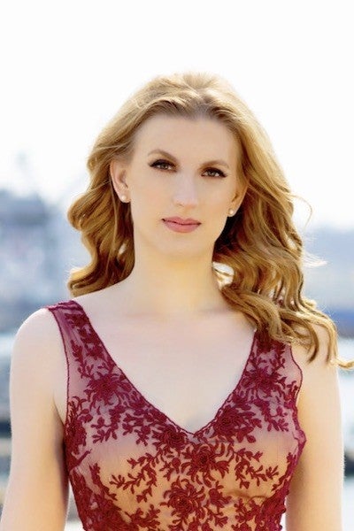 Amanda Majeski headshot 400x600