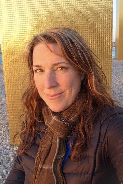 Beth Nielsen Chapman headshot 400x600