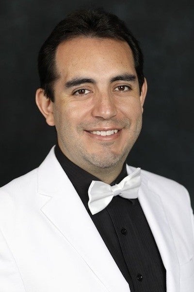 Mauricio Cespedes headshot 400x600