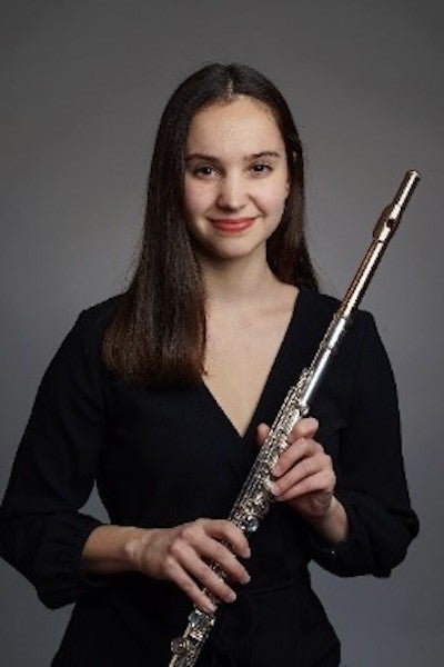 Olivia Staton headshot 400x600